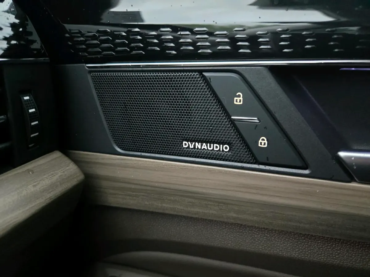 2021 Volkswagen Passat 2.0T 220HP L4 7DCT,autocango,china used car exporter,china ev exporter,chinese used car exporter,chinese used ev exporter