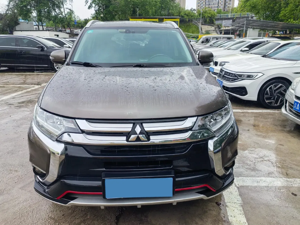 2018 Mitsubishi Outlander 2.4L 192HP L4 CVT,autocango,china used car exporter,china ev exporter,chinese used car exporter,chinese used ev exporter