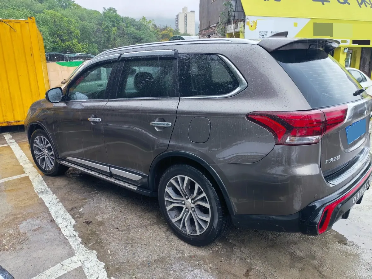 2018 Mitsubishi Outlander 2.4L 192HP L4 CVT,autocango,china used car exporter,china ev exporter,chinese used car exporter,chinese used ev exporter