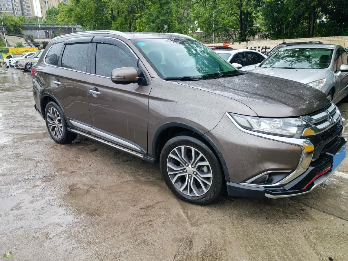 2018 Mitsubishi Outlander 2.4L 192HP L4 CVT,autocango,china used car exporter,china ev exporter,chinese used car exporter,chinese used ev exporter