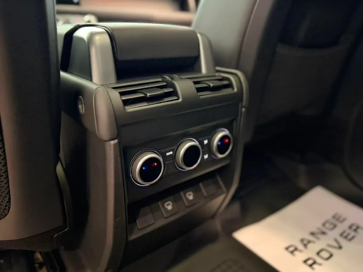 2024 Land Rover Defender 3.0T 400HP L6 8AT,autocango,china used car exporter,china ev exporter,chinese used car exporter,chinese used ev exporter