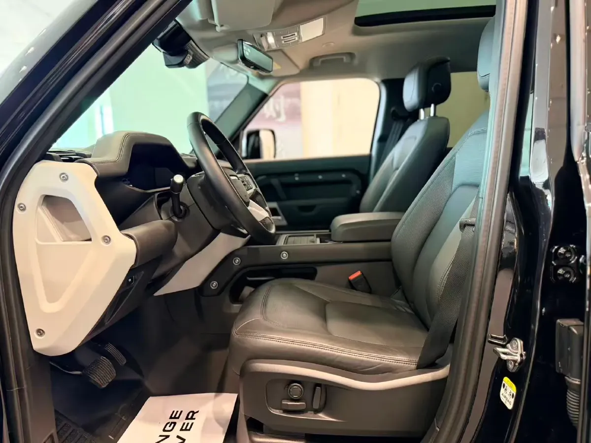 2024 Land Rover Defender 3.0T 400HP L6 8AT,autocango,china used car exporter,china ev exporter,chinese used car exporter,chinese used ev exporter