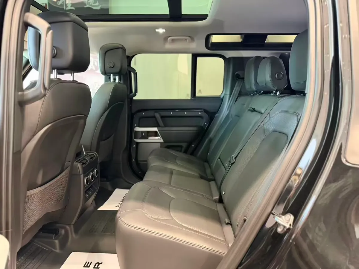 2024 Land Rover Defender 3.0T 400HP L6 8AT,autocango,china used car exporter,china ev exporter,chinese used car exporter,chinese used ev exporter