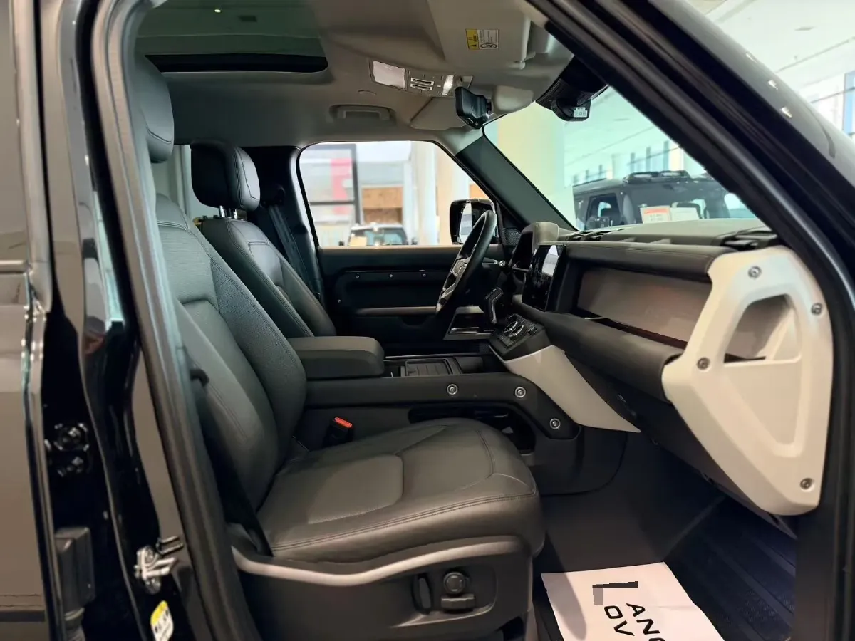 2024 Land Rover Defender 3.0T 400HP L6 8AT,autocango,china used car exporter,china ev exporter,chinese used car exporter,chinese used ev exporter