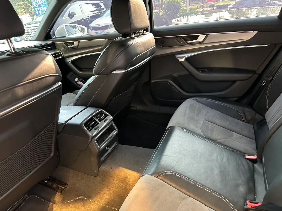 2021 Audi A6L 2.0T 190HP L4 7DCT,autocango,china used car exporter,china ev exporter,chinese used car exporter,chinese used ev exporter