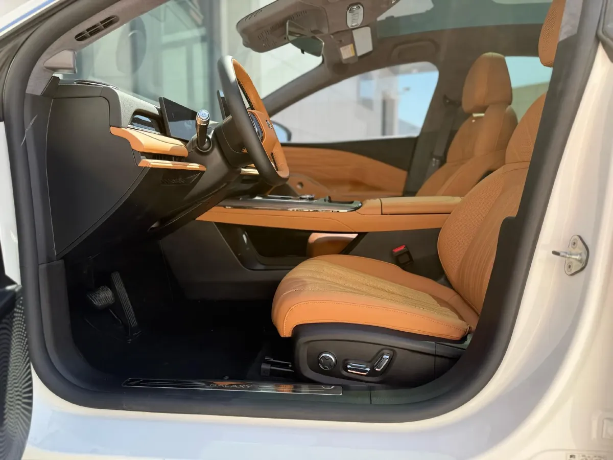 2025 Geely Galaxy Starshine 8 1.5T 163HP L4 3DHT PHEV 27.69KWH,autocango,china used car exporter,china ev exporter,chinese used car exporter,chinese used ev exporter