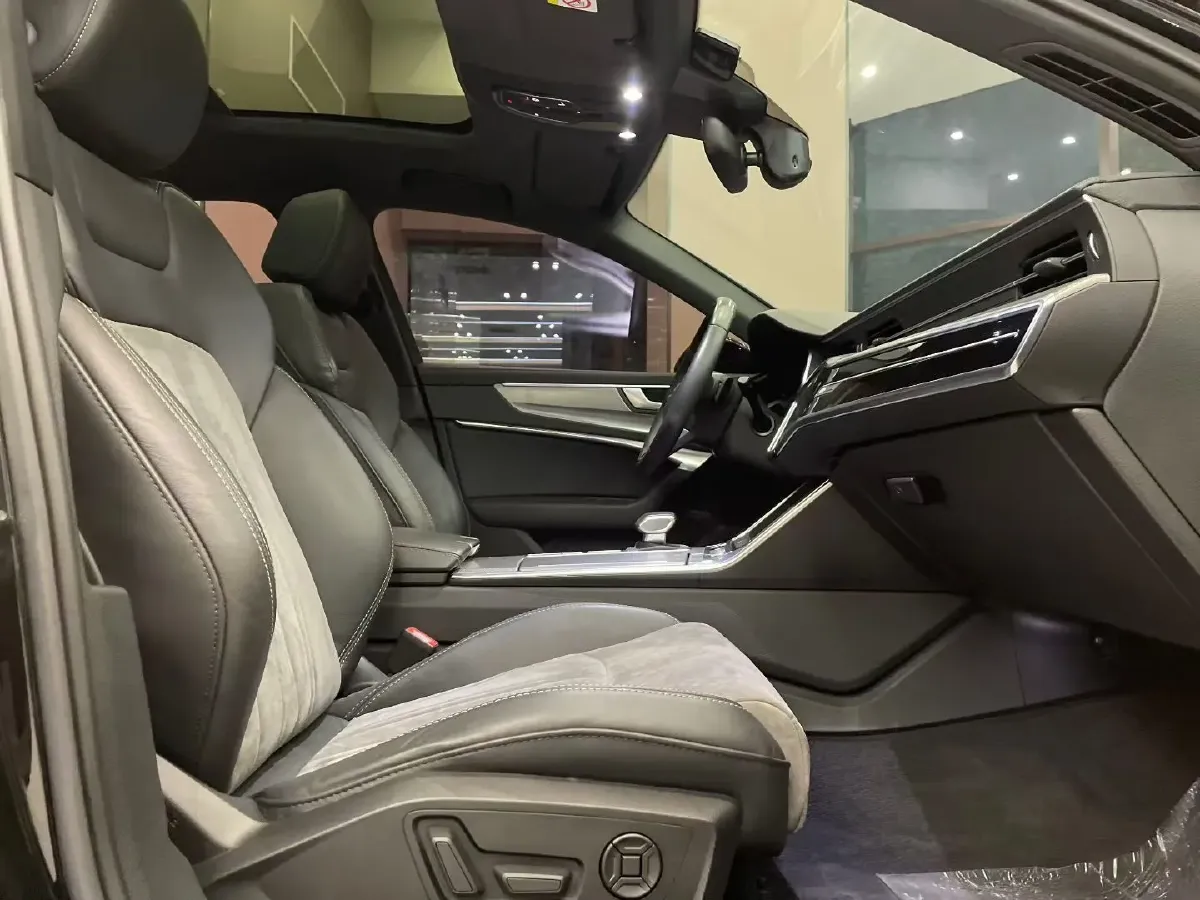 2021 Audi A6L 2.0T 224HP L4 7DCT,autocango,china used car exporter,china ev exporter,chinese used car exporter,chinese used ev exporter