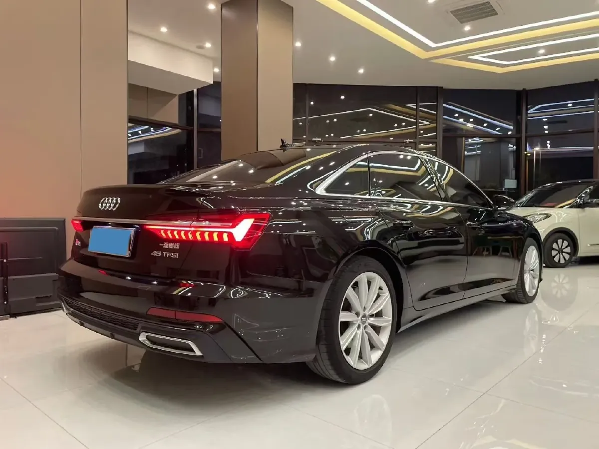 2021 Audi A6L 2.0T 224HP L4 7DCT,autocango,china used car exporter,china ev exporter,chinese used car exporter,chinese used ev exporter
