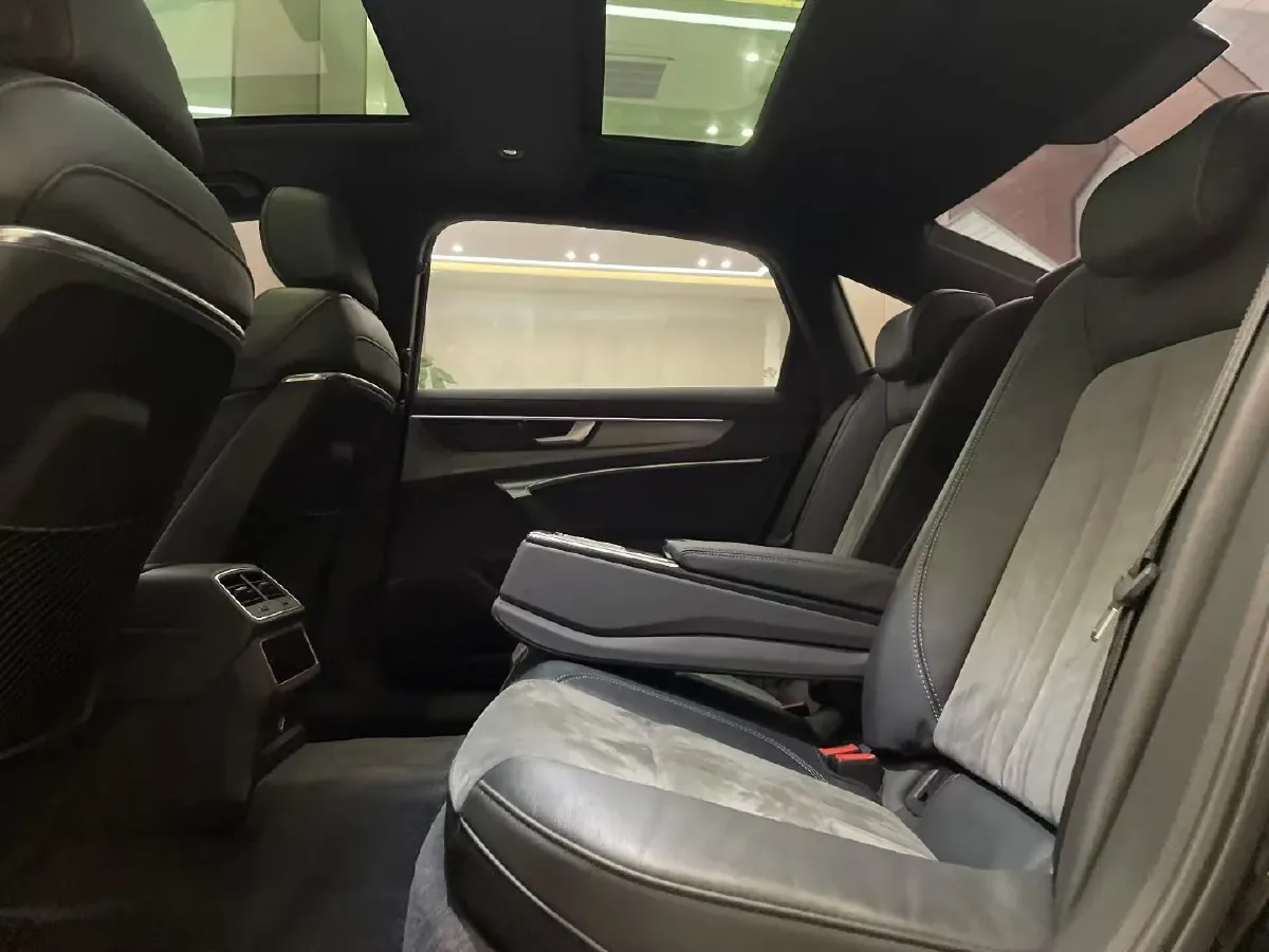 2021 Audi A6L 2.0T 224HP L4 7DCT,autocango,china used car exporter,china ev exporter,chinese used car exporter,chinese used ev exporter