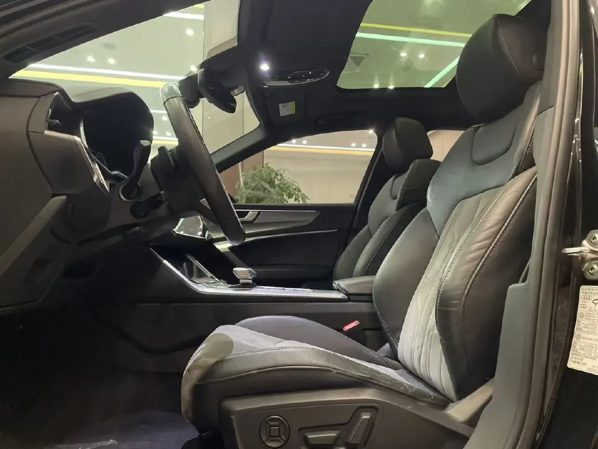 2021 Audi A6L 2.0T 224HP L4 7DCT,autocango,china used car exporter,china ev exporter,chinese used car exporter,chinese used ev exporter