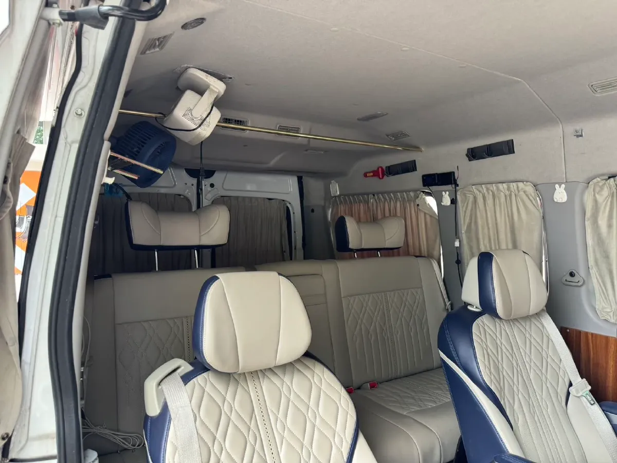 2021 MAXUS XinTu V80 2.0T 139HP L4 6MT,autocango,china used car exporter,china ev exporter,chinese used car exporter,chinese used ev exporter