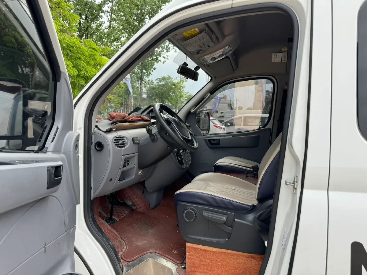 2021 MAXUS XinTu V80 2.0T 139HP L4 6MT,autocango,china used car exporter,china ev exporter,chinese used car exporter,chinese used ev exporter