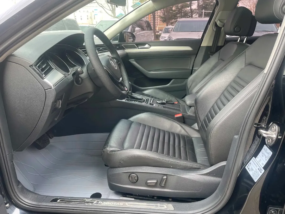 2017 Volkswagen Magotan 1.8T 180HP L4 7DCT,autocango,china used car exporter,china ev exporter,chinese used car exporter,chinese used ev exporter