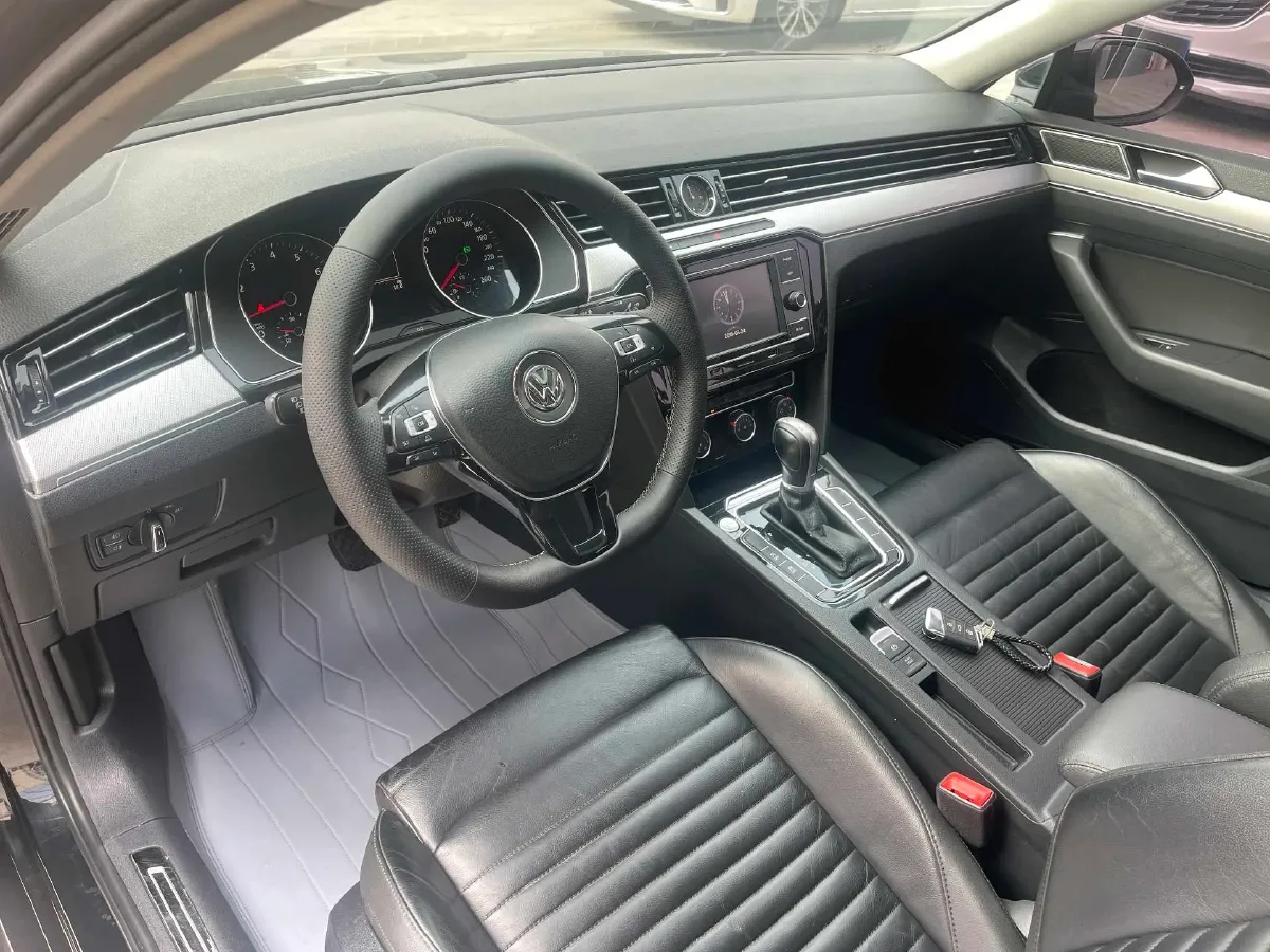 2017 Volkswagen Magotan 1.8T 180HP L4 7DCT,autocango,china used car exporter,china ev exporter,chinese used car exporter,chinese used ev exporter