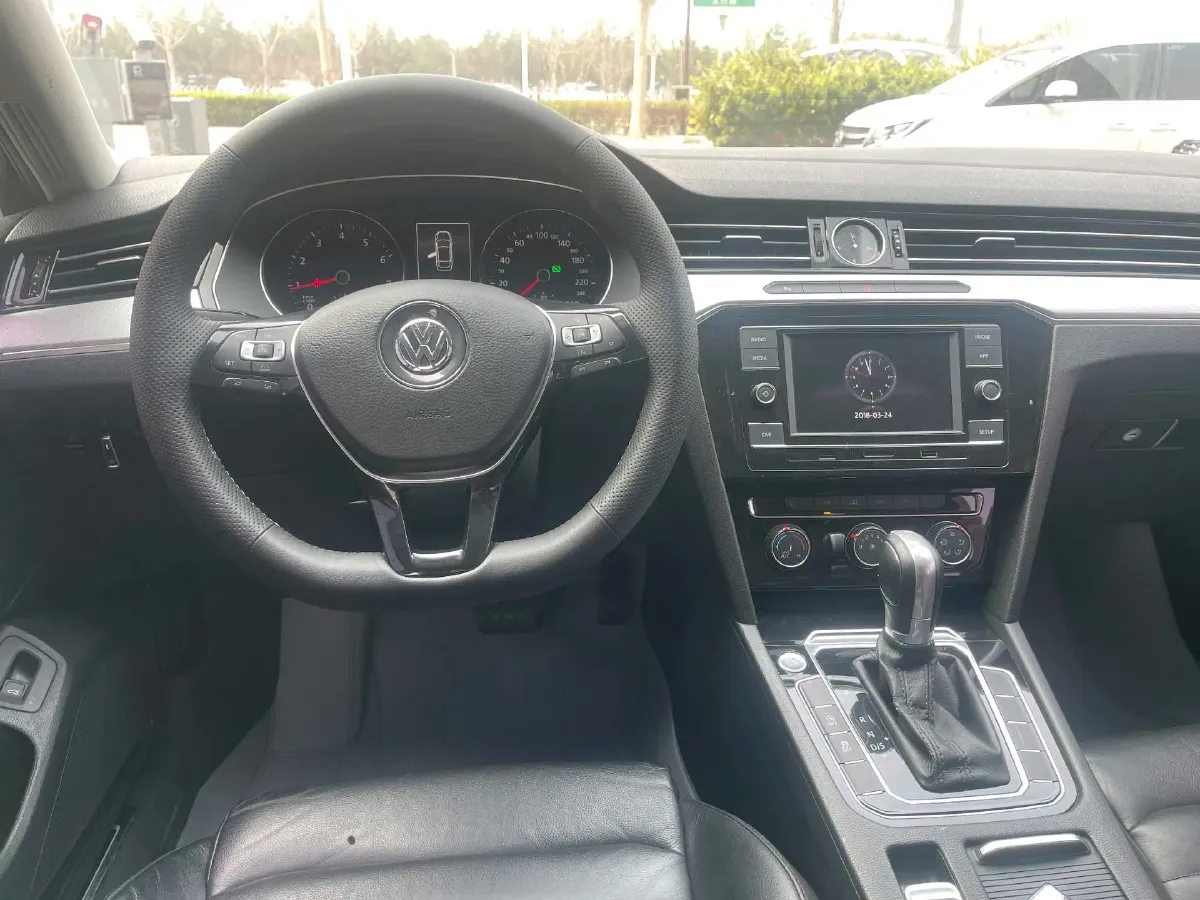 2017 Volkswagen Magotan 1.8T 180HP L4 7DCT,autocango,china used car exporter,china ev exporter,chinese used car exporter,chinese used ev exporter