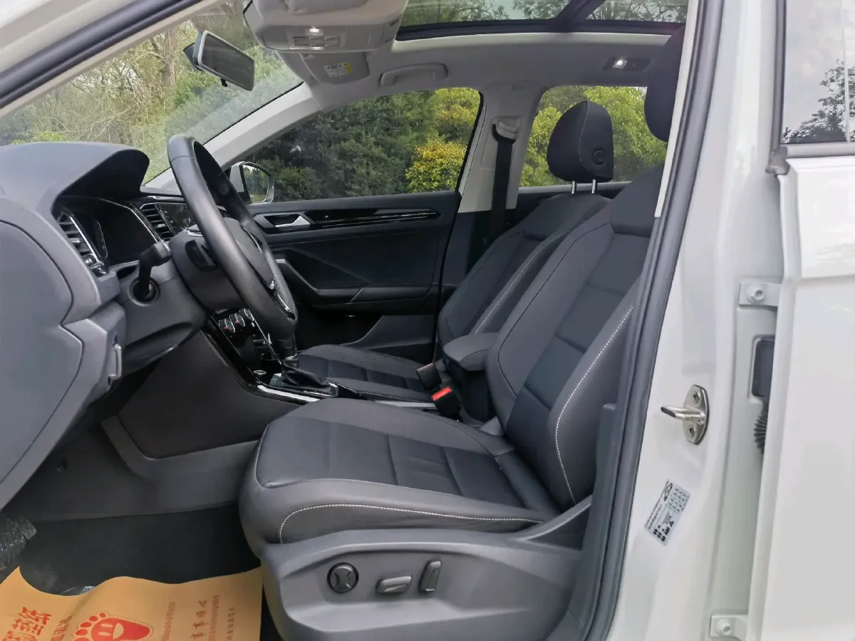 2022 Volkswagen T-Roc 1.4T 150HP L4 7DCT,autocango,china used car exporter,china ev exporter,chinese used car exporter,chinese used ev exporter