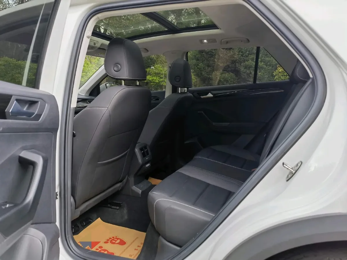 2022 Volkswagen T-Roc 1.4T 150HP L4 7DCT,autocango,china used car exporter,china ev exporter,chinese used car exporter,chinese used ev exporter