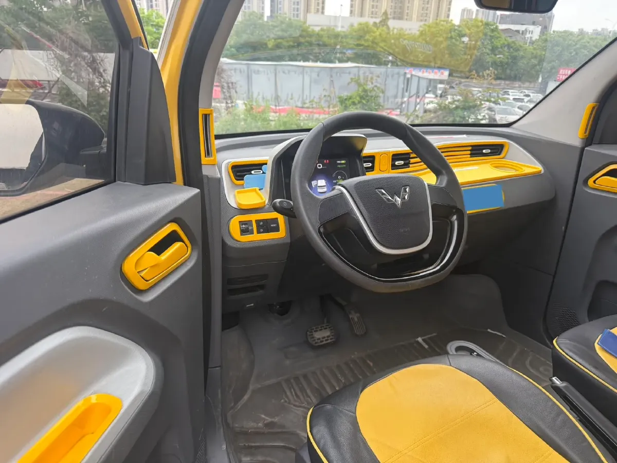 2021 WuLing HongGuang MINI EV BEV 13.9KWH,autocango,china used car exporter,china ev exporter,chinese used car exporter,chinese used ev exporter