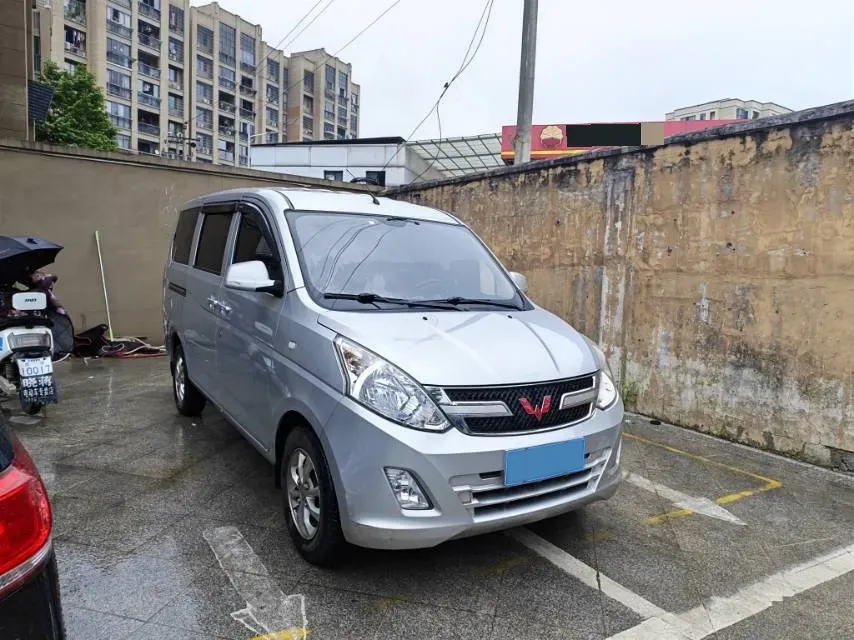 2019 WuLing HongGuang V 1.5L 105HP L4 5MT,autocango,china used car exporter,china ev exporter,chinese used car exporter,chinese used ev exporter