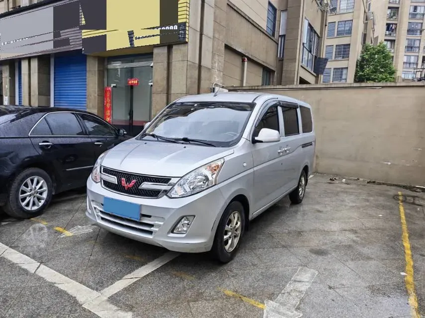 2019 WuLing HongGuang V 1.5L 105HP L4 5MT,autocango,china used car exporter,china ev exporter,chinese used car exporter,chinese used ev exporter