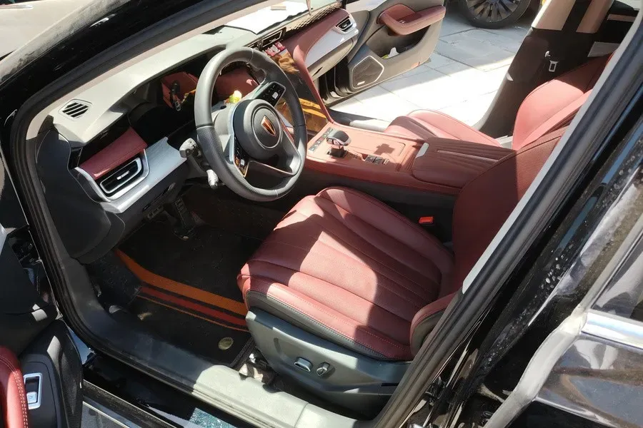 2025 HongQi H5 1.5T 169HP L4 1DHT Hybrid,autocango,china used car exporter,china ev exporter,chinese used car exporter,chinese used ev exporter