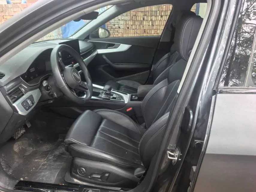 2023 Audi A4L 2.0T 190HP L4 7DCT,autocango,china used car exporter,china ev exporter,chinese used car exporter,chinese used ev exporter