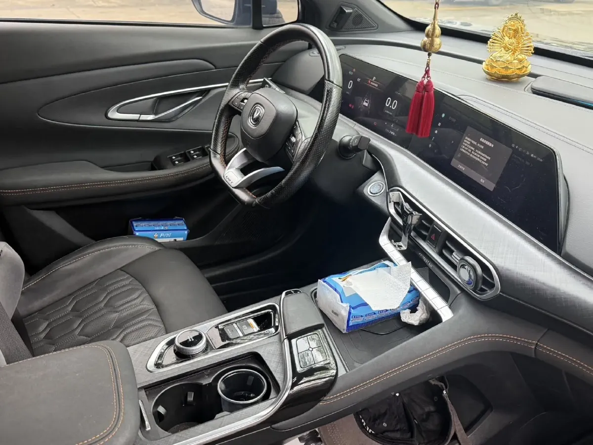 2022 ChangAn UNI-T 1.5T 188HP L4 7DCT,autocango,china used car exporter,china ev exporter,chinese used car exporter,chinese used ev exporter