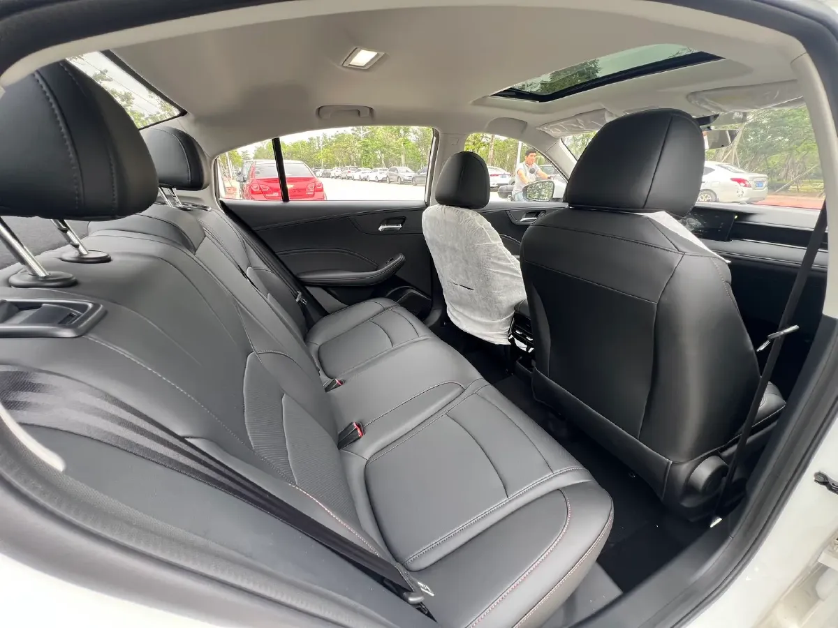 2026 Roewe i5 1.5L 129HP L4 CVT,autocango,china used car exporter,china ev exporter,chinese used car exporter,chinese used ev exporter