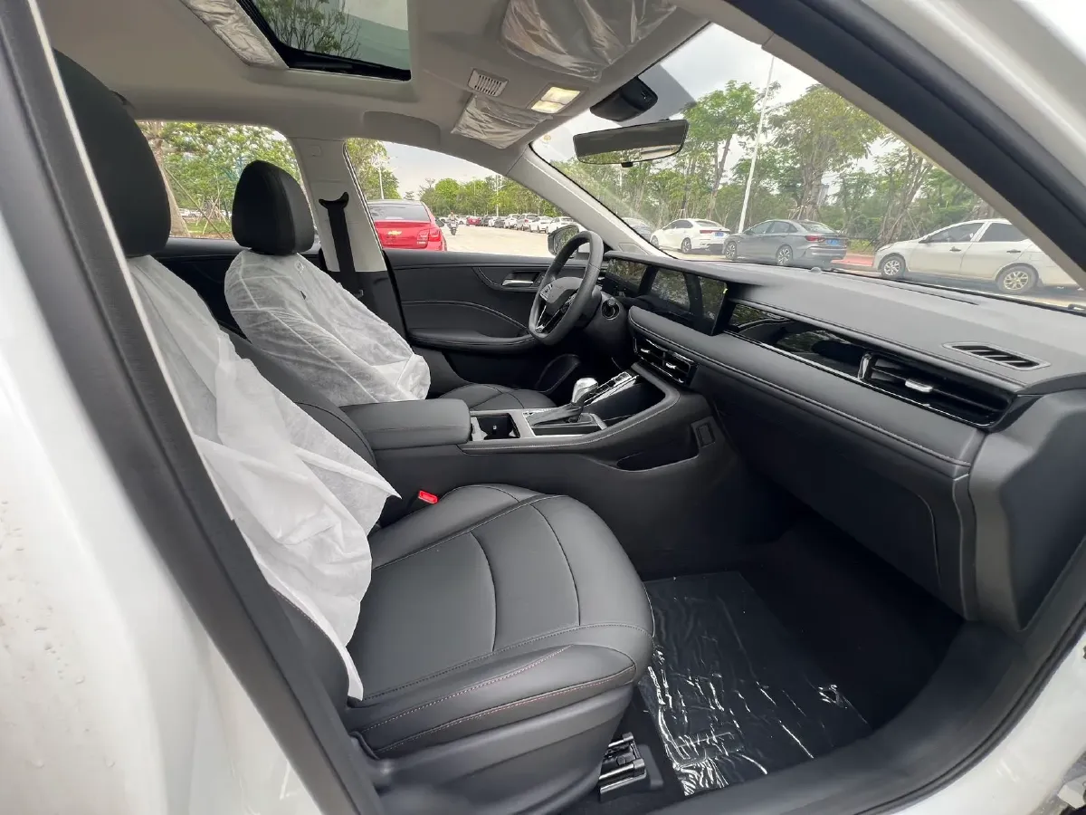 2026 Roewe i5 1.5L 129HP L4 CVT,autocango,china used car exporter,china ev exporter,chinese used car exporter,chinese used ev exporter