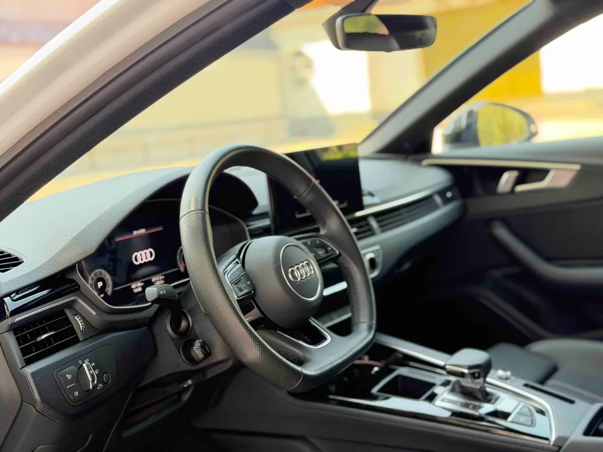 2024 Audi A4L 2.0T 190HP L4 7DCT,autocango,china used car exporter,china ev exporter,chinese used car exporter,chinese used ev exporter