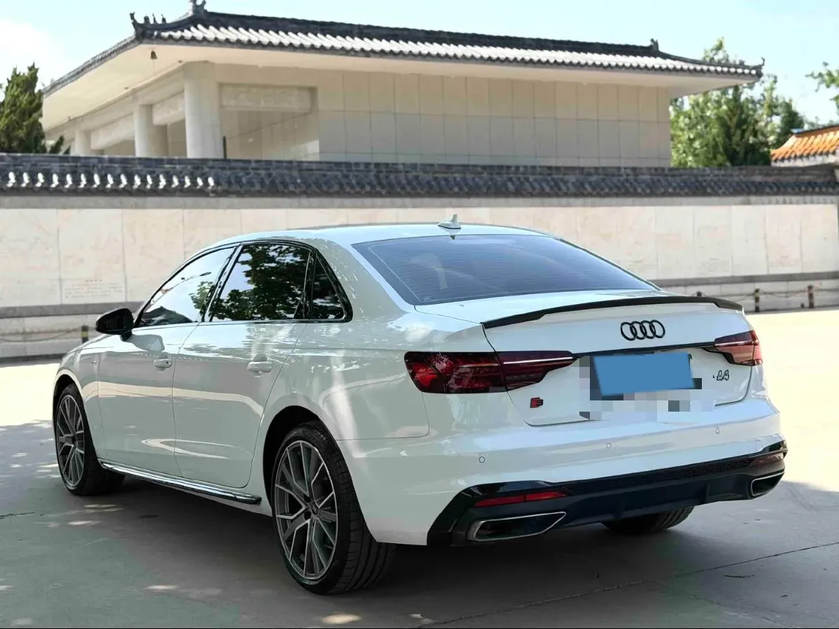 2024 Audi A4L 2.0T 190HP L4 7DCT,autocango,china used car exporter,china ev exporter,chinese used car exporter,chinese used ev exporter