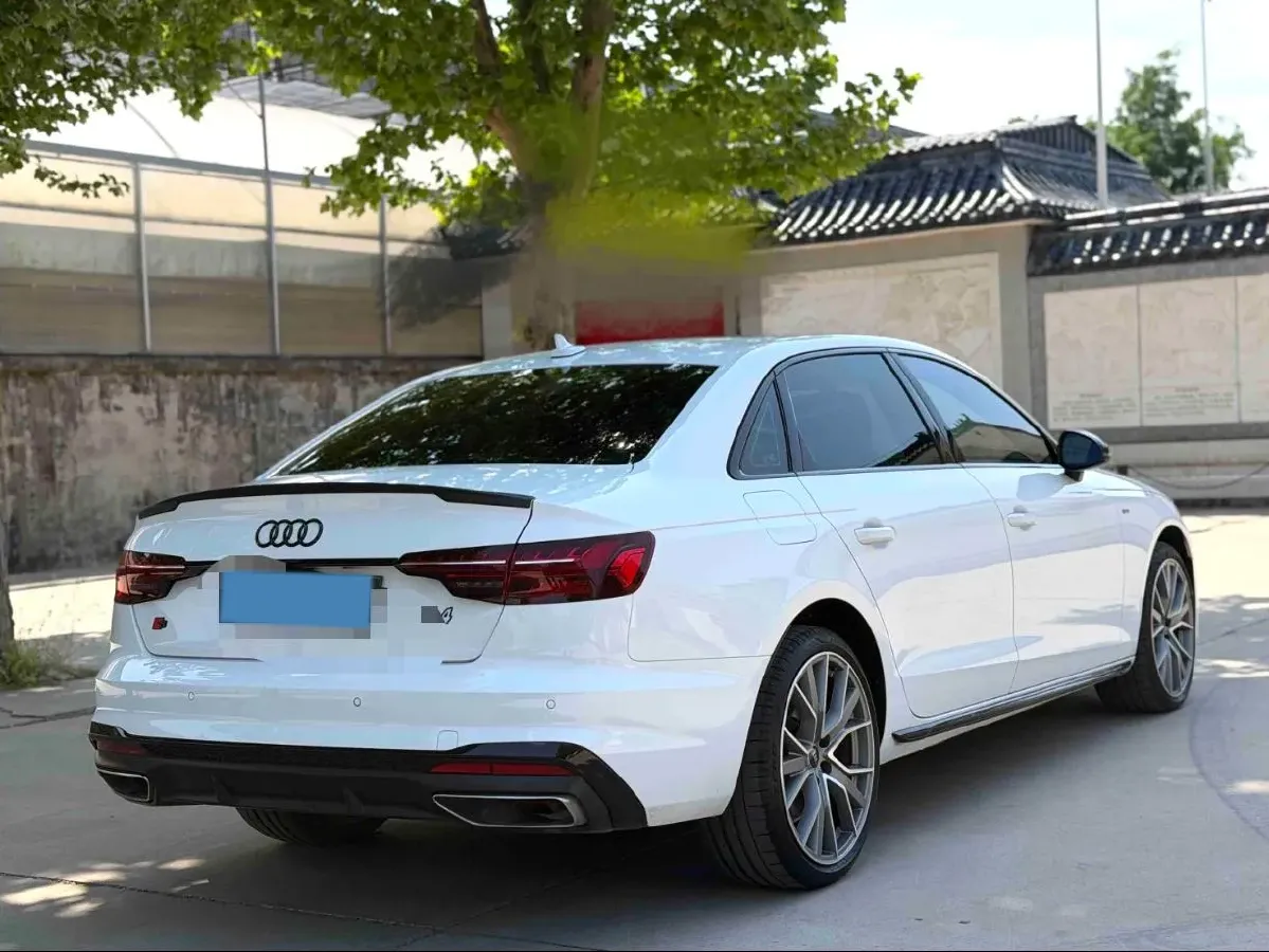 2024 Audi A4L 2.0T 190HP L4 7DCT,autocango,china used car exporter,china ev exporter,chinese used car exporter,chinese used ev exporter