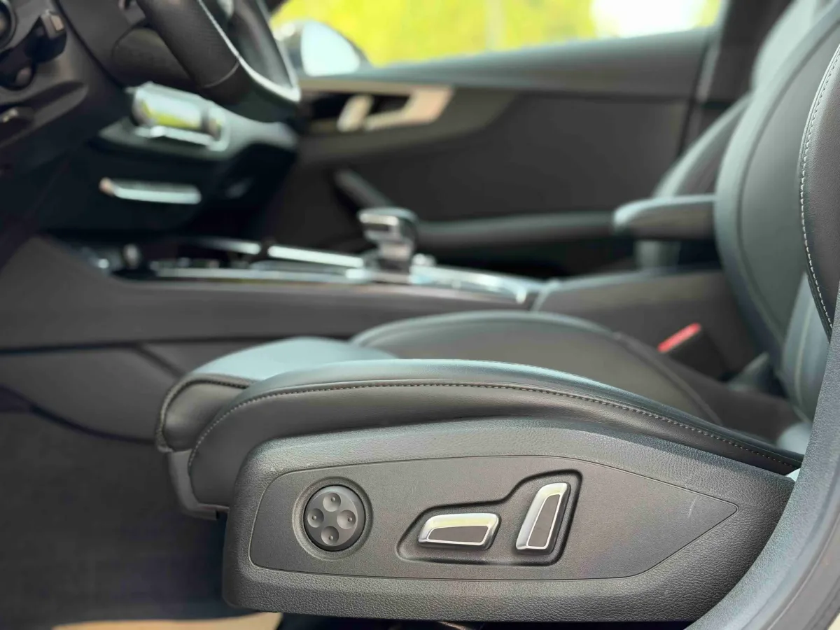 2024 Audi A4L 2.0T 190HP L4 7DCT,autocango,china used car exporter,china ev exporter,chinese used car exporter,chinese used ev exporter