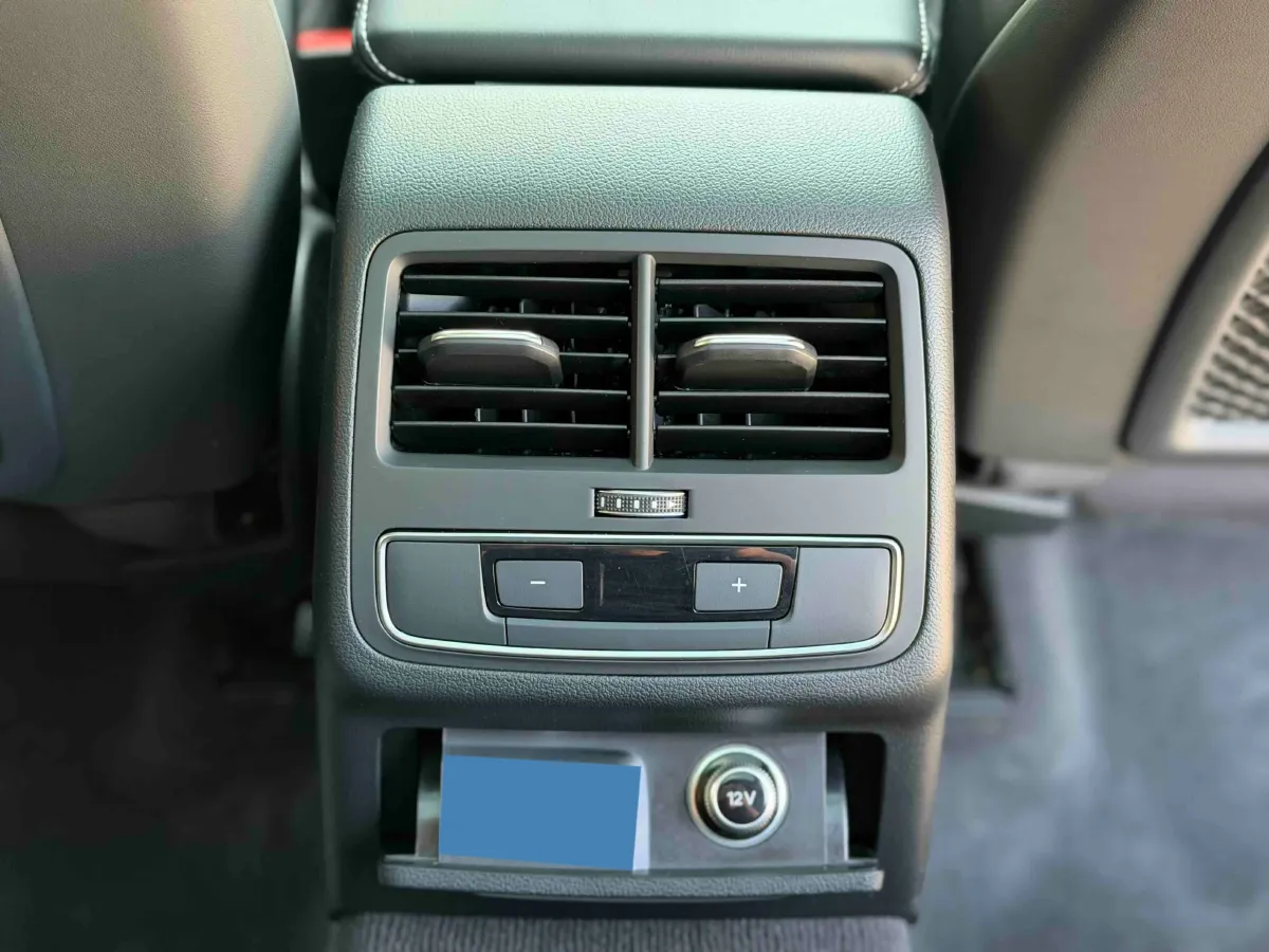 2024 Audi A4L 2.0T 190HP L4 7DCT,autocango,china used car exporter,china ev exporter,chinese used car exporter,chinese used ev exporter