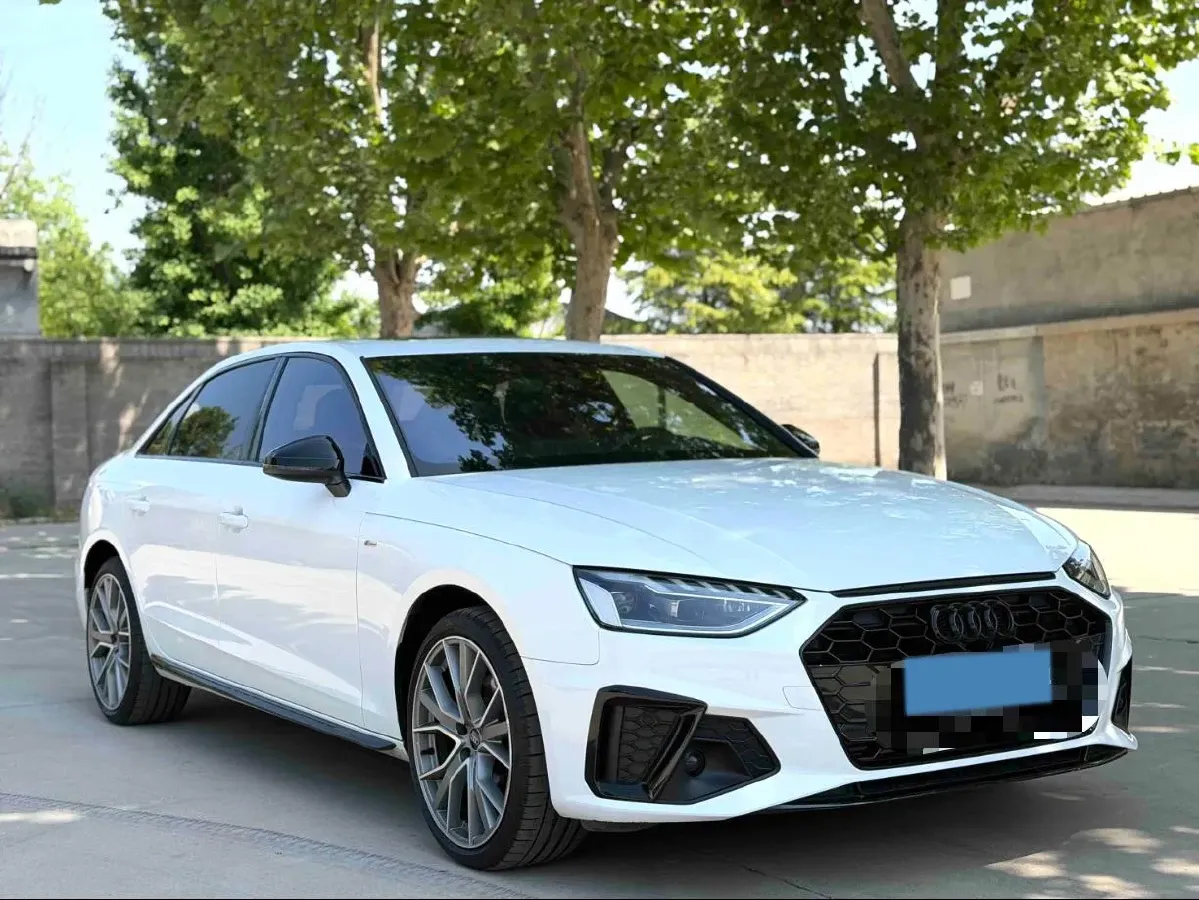 2024 Audi A4L 2.0T 190HP L4 7DCT,autocango,china used car exporter,china ev exporter,chinese used car exporter,chinese used ev exporter