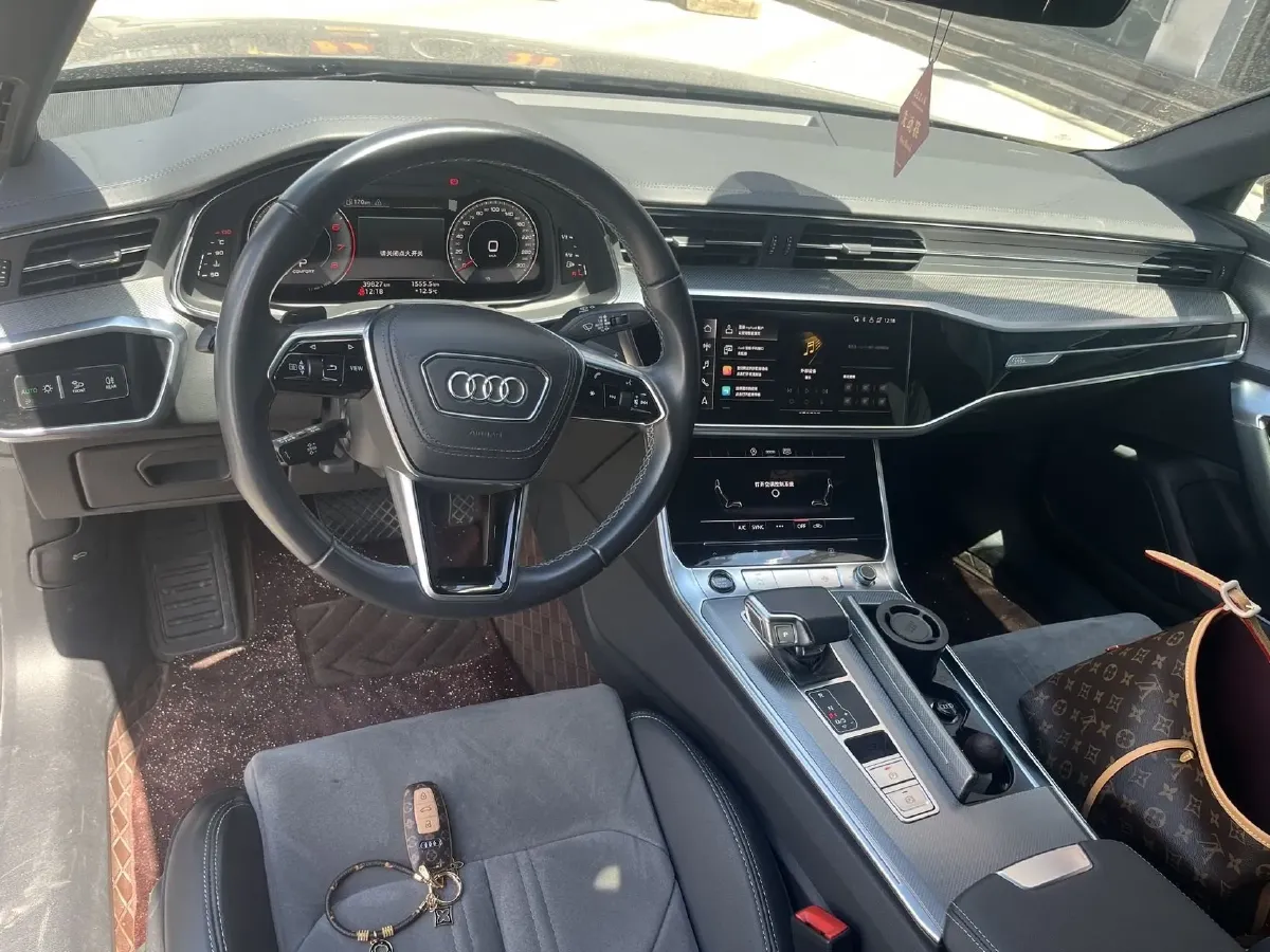 2023 Audi A6L 2.0T 190HP L4 7DCT,autocango,china used car exporter,china ev exporter,chinese used car exporter,chinese used ev exporter