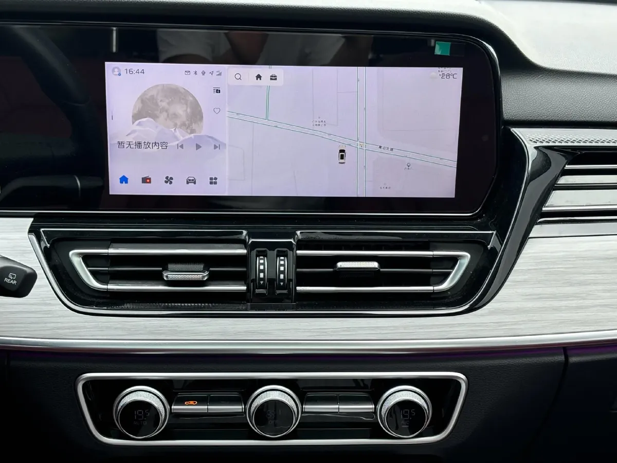 2025 HongQi HS5 2.0T 252HP L4 8AT,autocango,china used car exporter,china ev exporter,chinese used car exporter,chinese used ev exporter