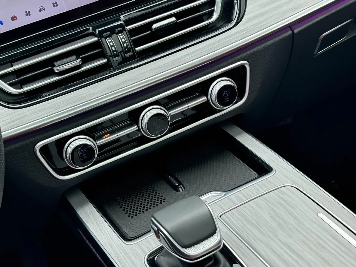 2025 HongQi HS5 2.0T 252HP L4 8AT,autocango,china used car exporter,china ev exporter,chinese used car exporter,chinese used ev exporter