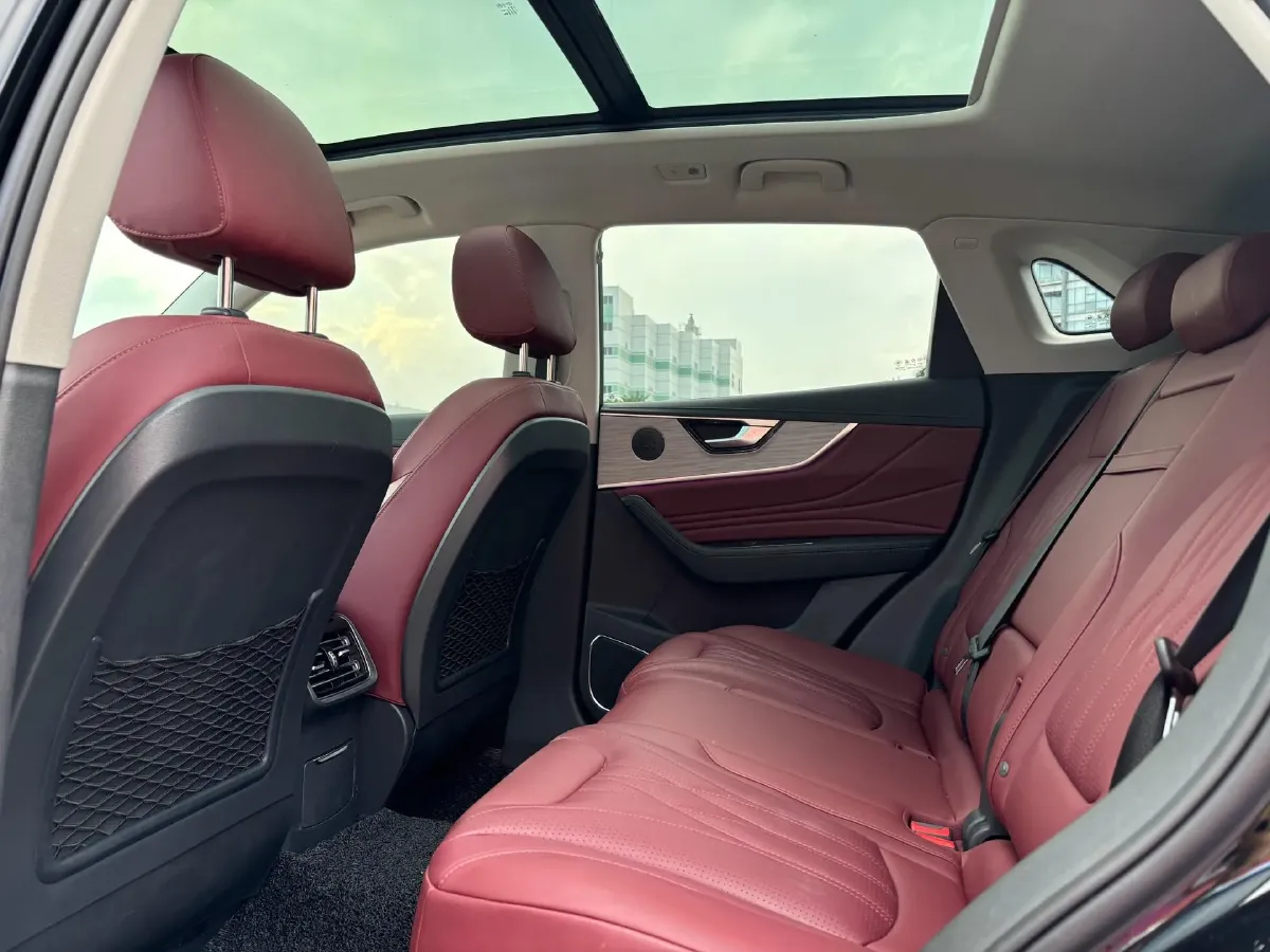 2025 HongQi HS5 2.0T 252HP L4 8AT,autocango,china used car exporter,china ev exporter,chinese used car exporter,chinese used ev exporter