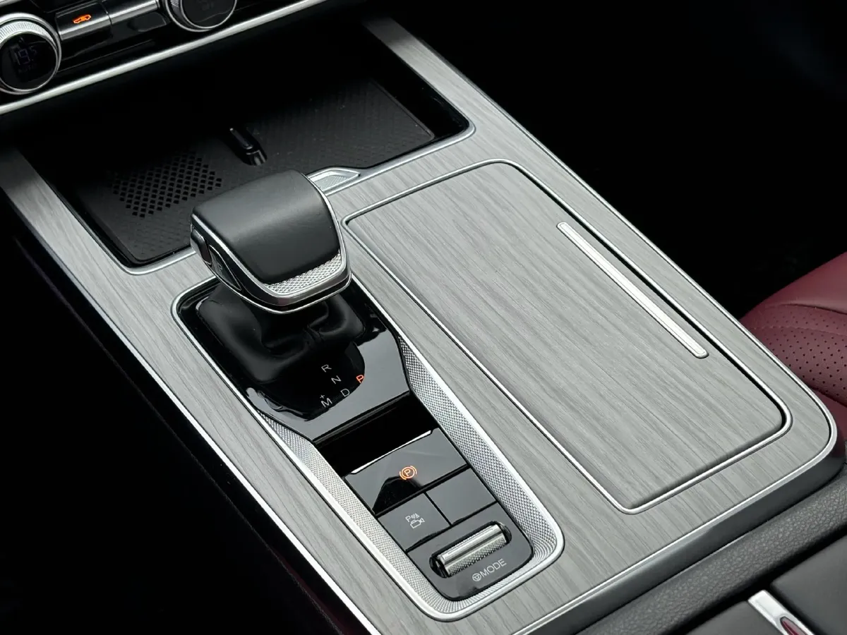 2025 HongQi HS5 2.0T 252HP L4 8AT,autocango,china used car exporter,china ev exporter,chinese used car exporter,chinese used ev exporter