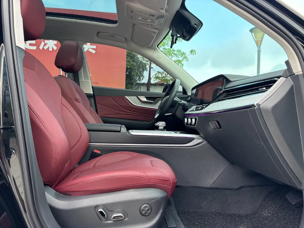 2025 HongQi HS5 2.0T 252HP L4 8AT,autocango,china used car exporter,china ev exporter,chinese used car exporter,chinese used ev exporter