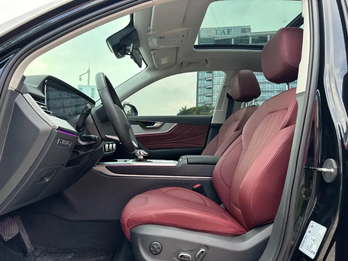 2025 HongQi HS5 2.0T 252HP L4 8AT,autocango,china used car exporter,china ev exporter,chinese used car exporter,chinese used ev exporter