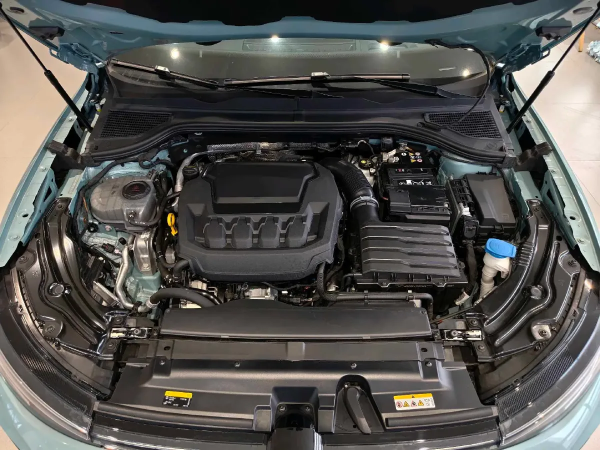 2025 Volkswagen Passat 2.0T 220HP L4 7DCT,autocango,china used car exporter,china ev exporter,chinese used car exporter,chinese used ev exporter