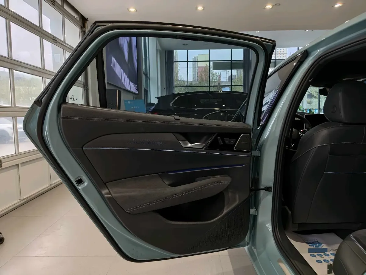 2025 Volkswagen Passat 2.0T 220HP L4 7DCT,autocango,china used car exporter,china ev exporter,chinese used car exporter,chinese used ev exporter