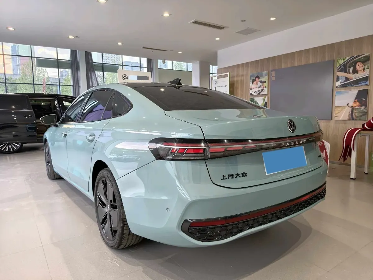 2025 Volkswagen Passat 2.0T 220HP L4 7DCT,autocango,china used car exporter,china ev exporter,chinese used car exporter,chinese used ev exporter