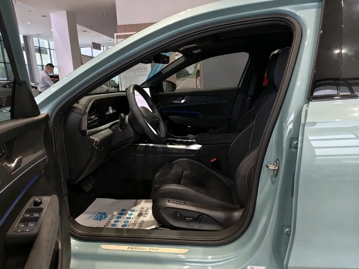 2025 Volkswagen Passat 2.0T 220HP L4 7DCT,autocango,china used car exporter,china ev exporter,chinese used car exporter,chinese used ev exporter