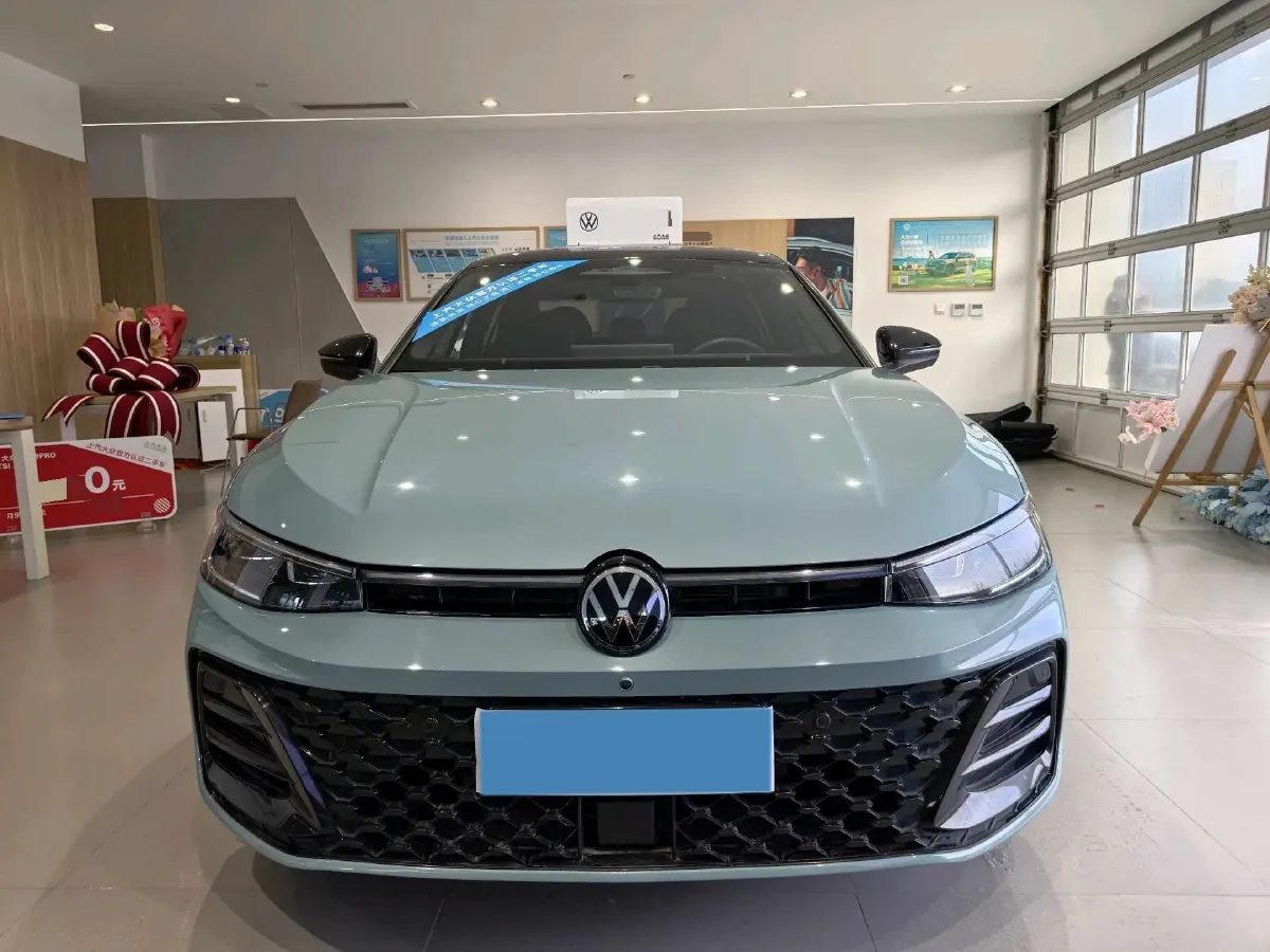 2025 Volkswagen Passat 2.0T 220HP L4 7DCT,autocango,china used car exporter,china ev exporter,chinese used car exporter,chinese used ev exporter