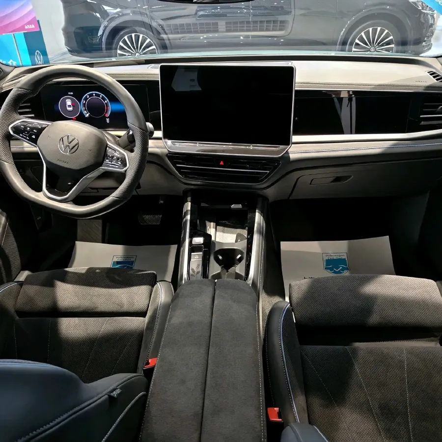 2025 Volkswagen Passat 2.0T 220HP L4 7DCT,autocango,china used car exporter,china ev exporter,chinese used car exporter,chinese used ev exporter