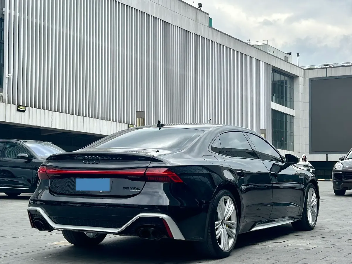 2024 Audi A7L 2.0T 245HP L4 7DCT,autocango,china used car exporter,china ev exporter,chinese used car exporter,chinese used ev exporter