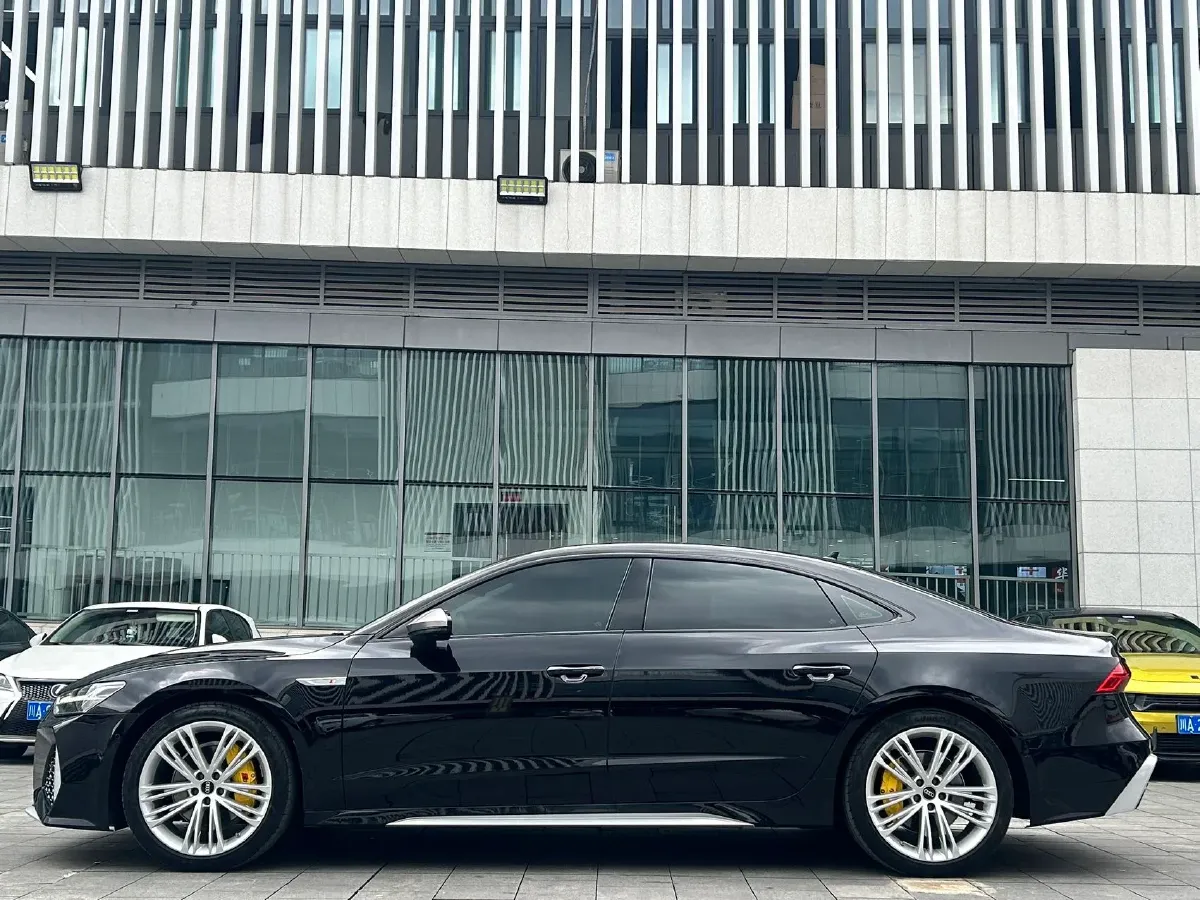 2024 Audi A7L 2.0T 245HP L4 7DCT,autocango,china used car exporter,china ev exporter,chinese used car exporter,chinese used ev exporter